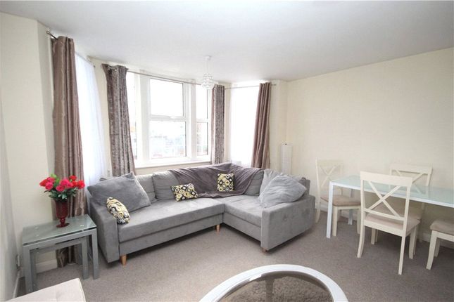 Flat 3, Clyde Court, 233, Ash Road, Hampshire photo 4