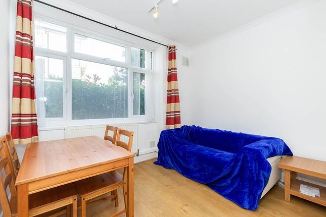 Flat to rent in Damien Street, London