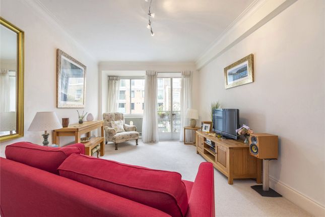 Flat for sale in Hyde Park Square, Hyde Park