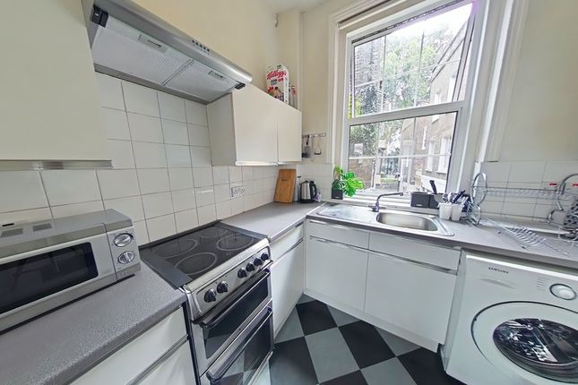 Room to rent in Long Lane, London