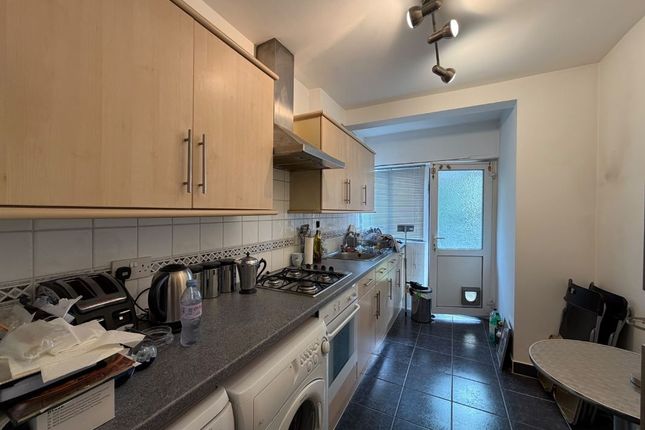 33 Manor Court,, York Way, London photo 3