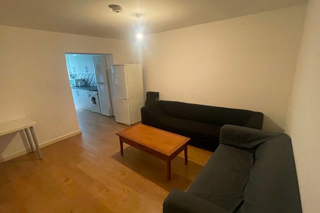 9 Clifton Avenue, Manchester photo 4