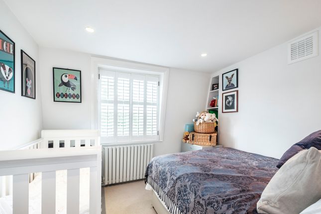 Flat D, 9, Chadwell Street, London photo 4