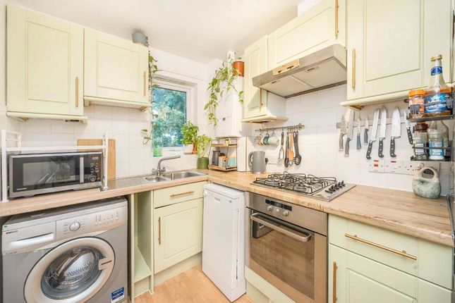 Flat 6, 48, Lyveden Road, Tooting photo 3