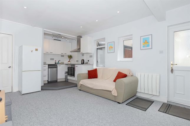 flat 4, 21, Western Place, Worthing photo 3