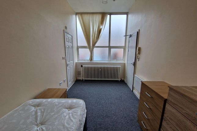 Room 7, 90, Mitford Street, Stretford photo 2