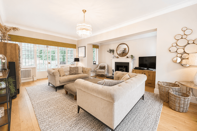 32 Buxton Road West, Disley photo 3