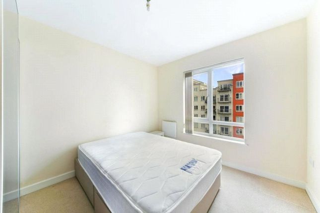 Flat 46, Bantam House, 6, Heritage Avenue, London photo 4