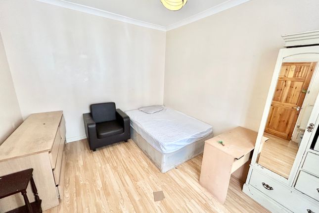 Flat to rent in Hudson Road, Southsea
