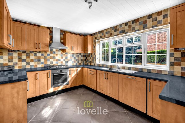 3, Walk Lane, Humberston photo 2