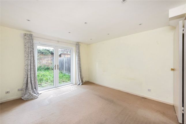 36, Riverside Close, London photo 2
