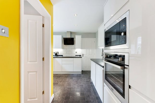 17, Holkham Close, Widnes photo 2