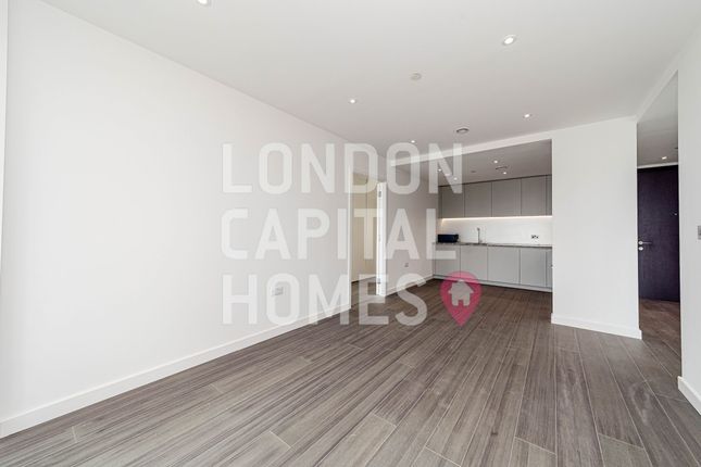 Flat to rent in Rm/604 18 Cutter Lane, London