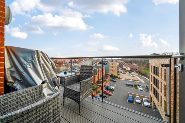 Flat Twenty Eight, Aragon House, Ebbsfleet Valley photo 2