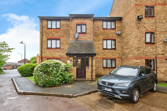 1-bed flat on Flat 271, Russet House, Falcon Avenue, Grays, £150,000