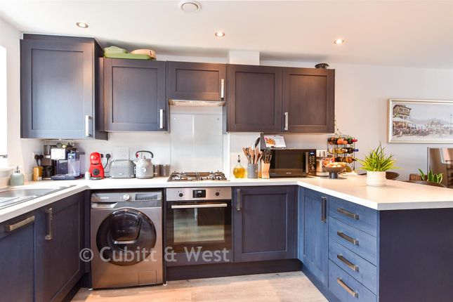 7, Bloom Close, Worthing photo 3