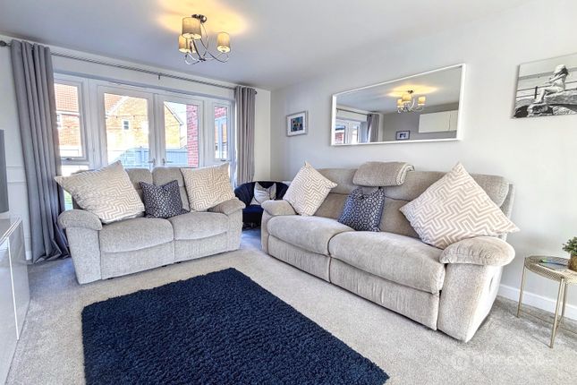 67, Flower Garden Drive, Nuneaton photo 4