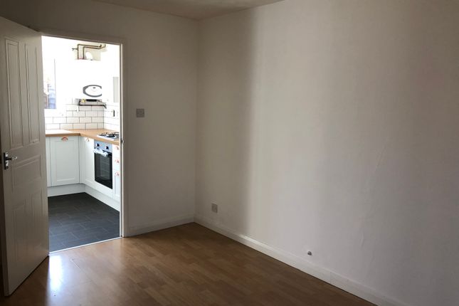 Terraced house to rent in Longford Avenue, Northampton