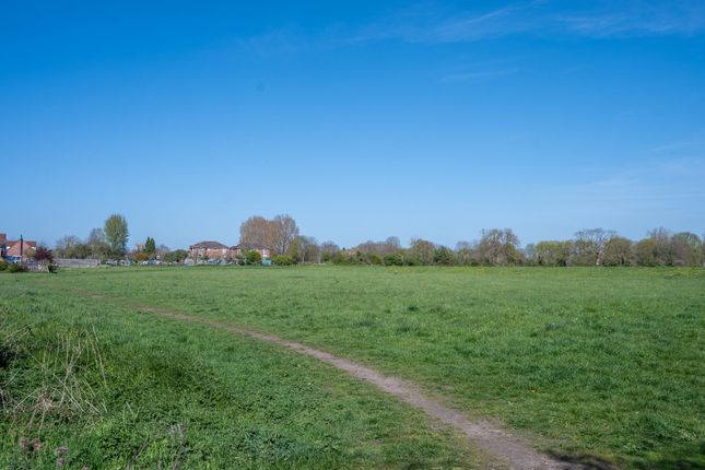 13 Willow Close, Alcester photo 2