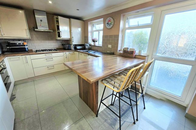 32, Clare Road, Greenford photo 3