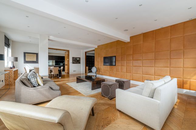 4 Cheval House photo 3