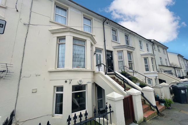 Flat to rent in Tideswell Road, Eastbourne