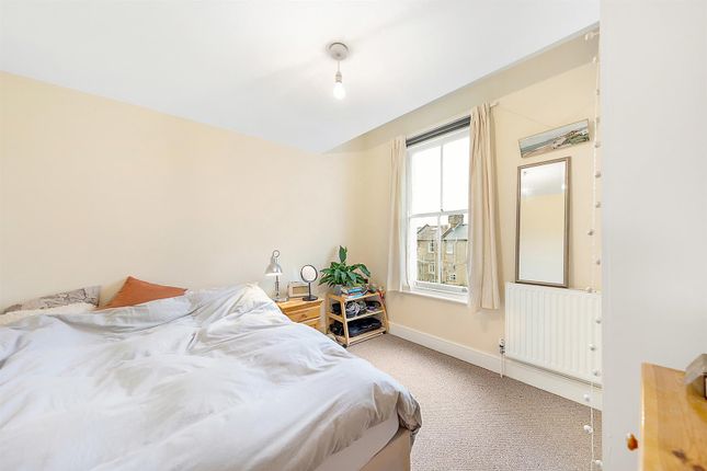 Flat to rent in Sandmere Road, London
