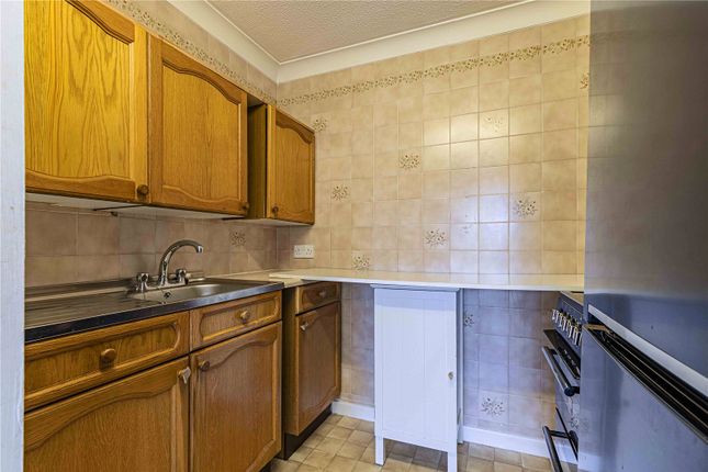 Flat 49, Homecedars House,, Elstree Road, Bushey photo 4