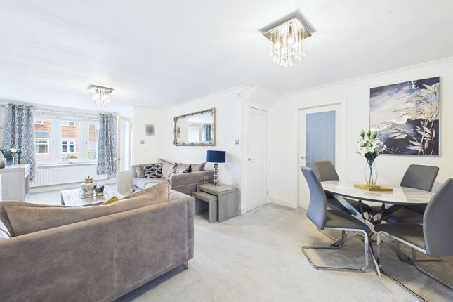 4, Magnolia  Close, Haydock photo 4