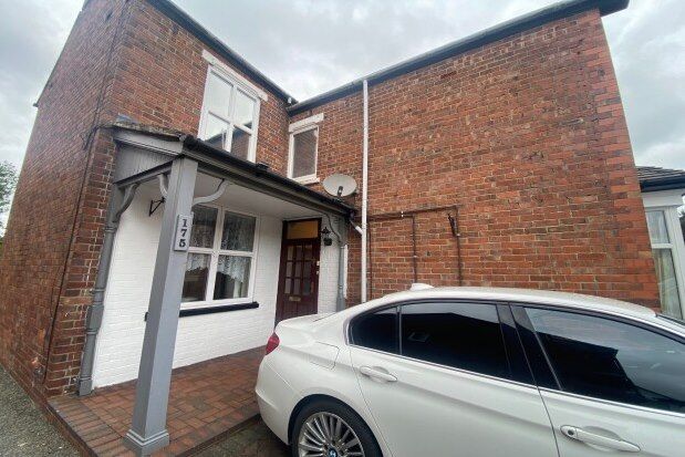 Thumbnail Flat to rent in High Street, Burntwood