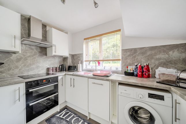 34, Friary Court, St Johns photo 3