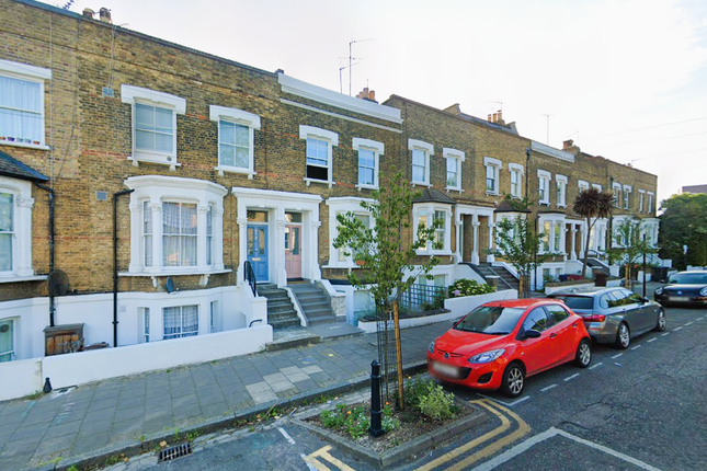 Flat to rent in Mountgrove Road, London