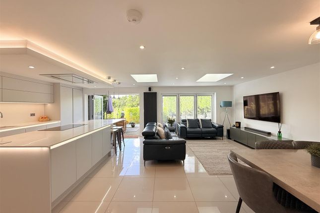 1, Whimberry Drive, Stalybridge photo 2