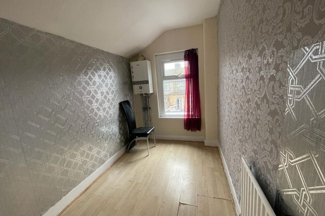 Shared accommodation to rent in Wedderburn Road, Barking