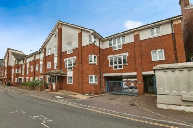 Flat to rent in Acland Road, Exeter