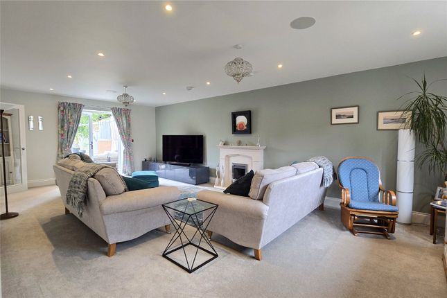 12, Elmhurst Gardens, Wiltshire photo 2