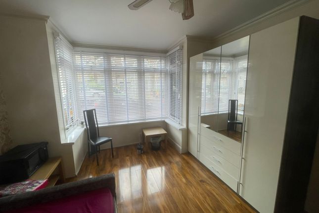 Room to rent in Jersey Road, Ilford