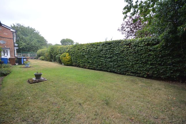 42 Broomfield Drive, Stockport photo 4