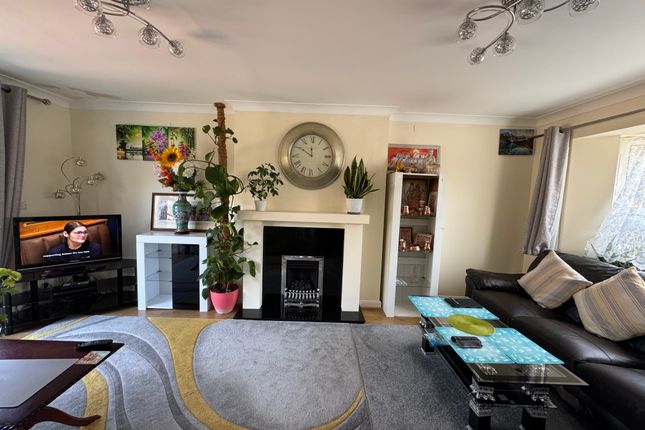 26, Dunley Close, Swindon photo 5