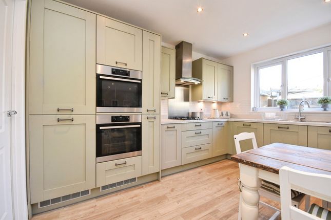 11, Radley Avenue, Witham photo 4