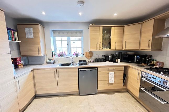 43, Hardwick Hall Way, DAVENTRY photo 3