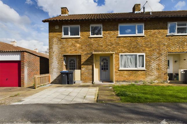Thumbnail Property for sale in Chippingfield, Harlow
