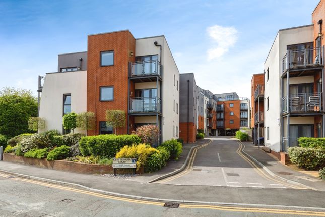 Thumbnail Flat for sale in King Edwards Court, Walnut Tree Close, Guildford
