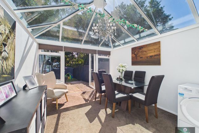 19, Palmer Road, Maidenbower photo 2