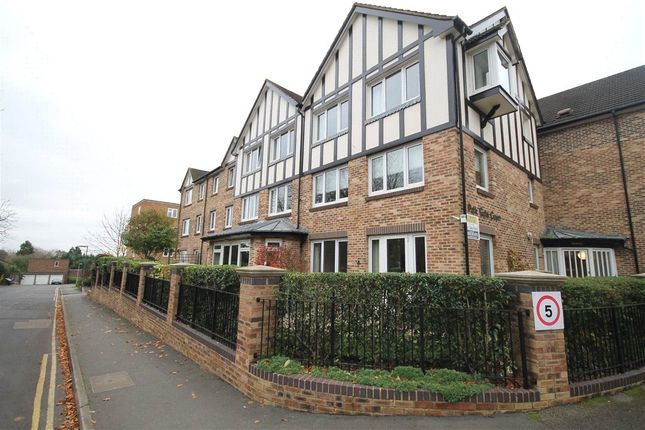 Thumbnail Flat to rent in Park Gate Court, Constitution Hill, Woking, Surrey