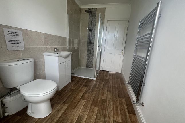 Room 5, 28, Courtenay Park, Newton Abbot photo 5