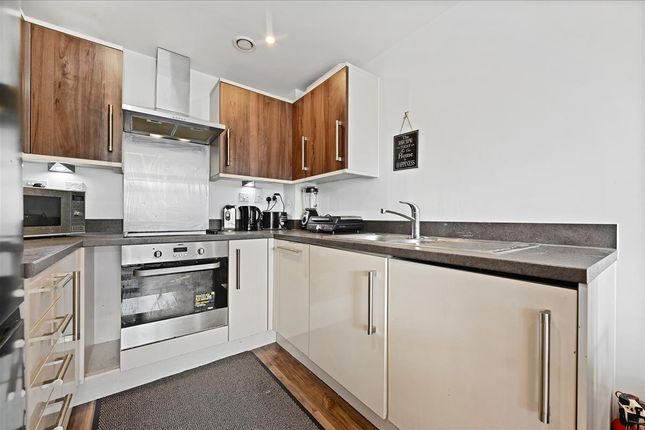 79, Gifford Road, London photo 2