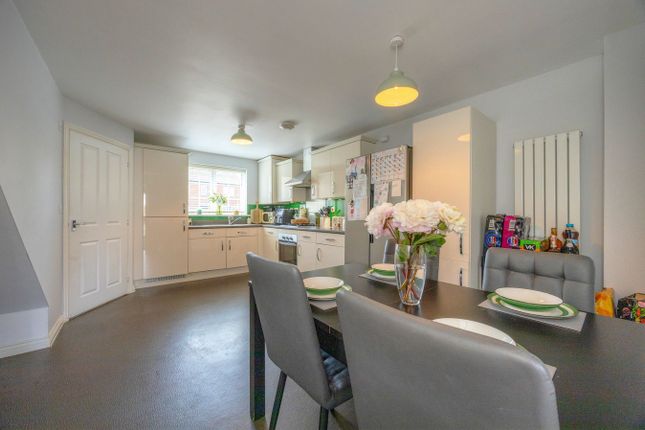 8, Principal Avenue, Barnsley photo 4