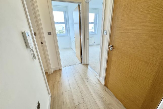 Flat 37, Voyager House, 253/257, High Street North, Poole photo 4