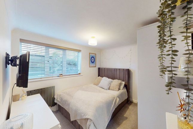 12 Pailton Close, Lostock photo 2